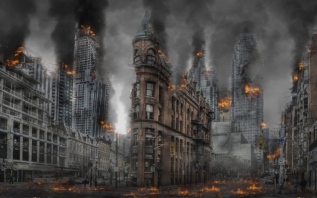 Dinas Damkar Rembang Evakuasi Ular di Kantor Camat